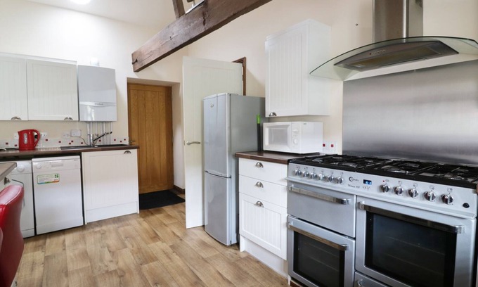 Bacton Cottage | DUCKLING BARN, pet friendly, country holiday cottage in Bacton