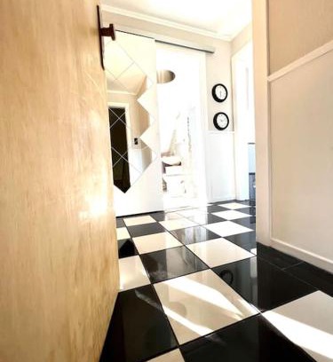 Mittelmeiderich Apartment | Duisburg FeelHome, Flughafen nah,2-Schlafzimmer, Badewanne, Zentral, WiFi, Top Floor