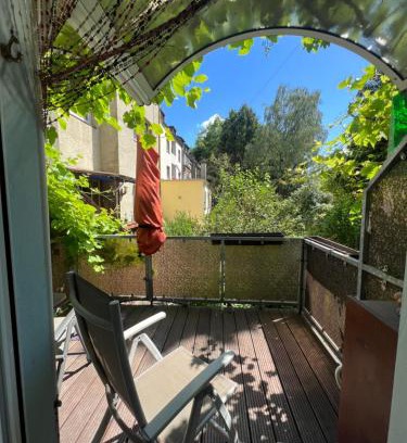 Mittelmeiderich Apartment | Duisburg FeelHome, Flughafen nah,3-Schlafzimmer, Dusche ebenerdig, Zentral, WiFi, Ground Floor