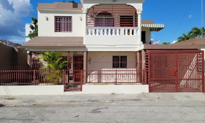 Bani House | Dulce Hogar Del Sur, Con Estacionamiento Gratis.