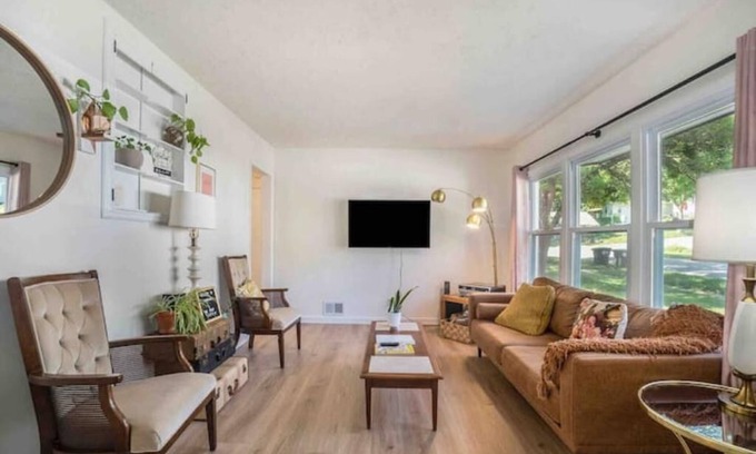 Dundee-Happy Hollow Historic District House | Dundee Den - Walkable Charming Neighborhood