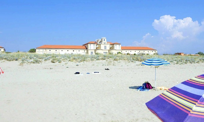 Calambrone Apartment | Dune residence Regina-Elena, private beach access, sea view - vacation apartment with