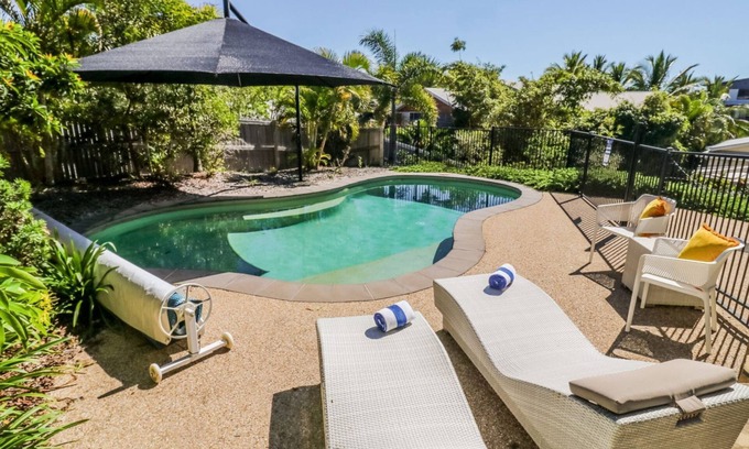 Agnes Water House | DUNES Agnes Water Four bedroom two level property with pool & free WIFI. Pet friendly.