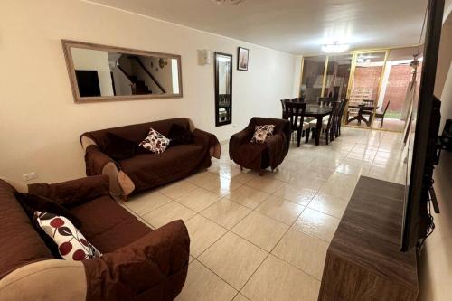 Ica Apartment | Duplex amplio en Urb San Isidro
