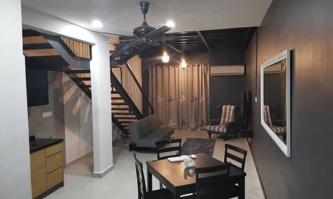 Cyberjaya Apartment | Duplex Apartment Lakeview - Free Netflix & WiFi