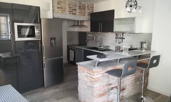 Dieppe Apartment | Duplex Apartment * WIFI, Linen provided