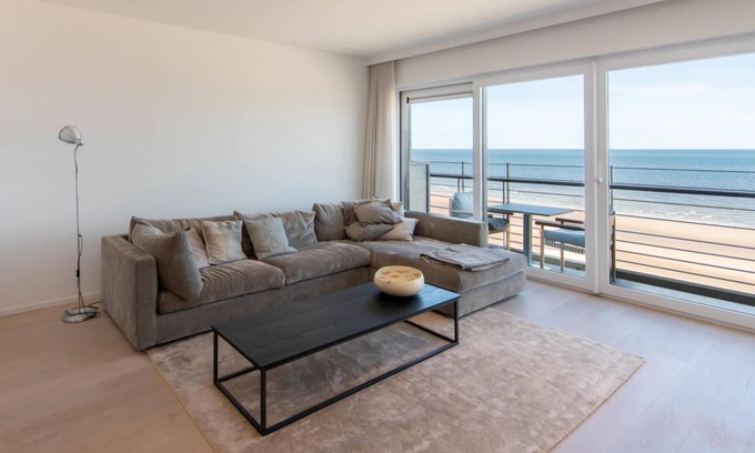 Vogelzang Apartment | Duplex by the Coast with Stunning Sea Views