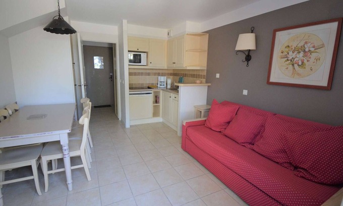 Rouret House | Duplex for 6 with Private Terrace, WiFi, and Pet-Friendly in Grospierres