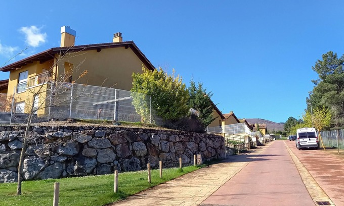 Sojuela Apartment | Duplex surrounded by nature, wineries and history