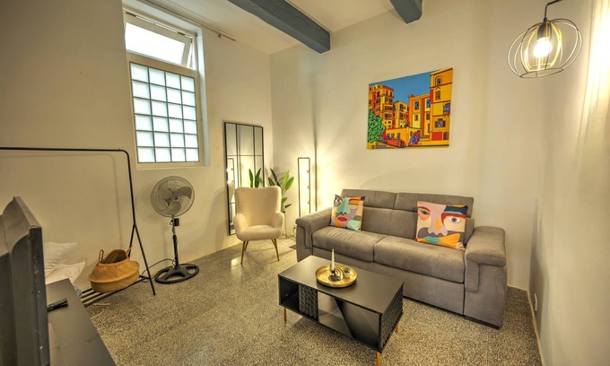 Valletta Apartment | Duplex tastefully furnished flat in Valletta MCOP1-1