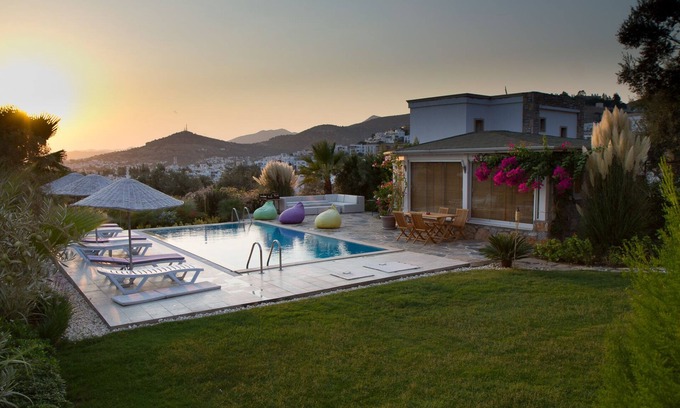 Bodrum City Center Apartment | Duplex vacation apartment with pool overlooking Bodrum, Bodrum castle and sea