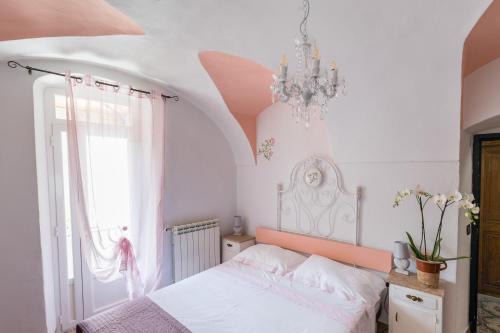 Dolceacqua House | DUSSAIGA - Camera Delle Rose