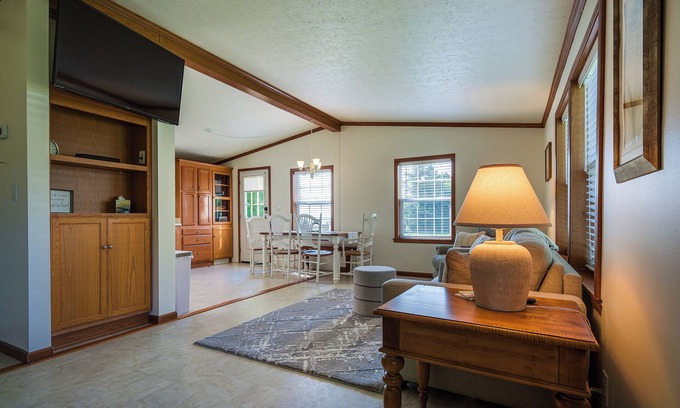 Kinzers House | Dutch Country Home: 9 Mi to Sight & Sound Theater