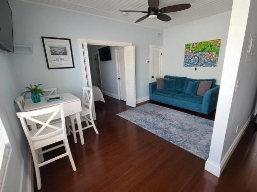 Downtown Apartment | Duval Street Suite w parking and pool