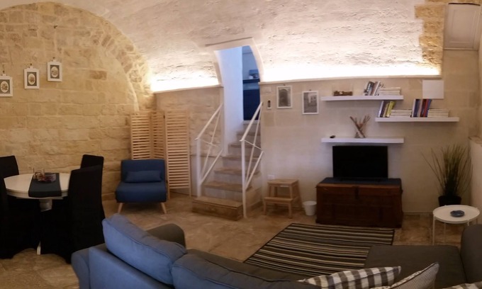 Trani House | DWELLING SIMONA THE CATHEDRAL WITHIN WALKING DISTANCE VACATION HOME TRANI ITALY