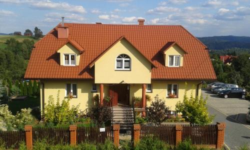 Polanczyk House | Dworek Julia - Klimatyzowane Komfortowe Pokoje nad Soliną - Bieszczady