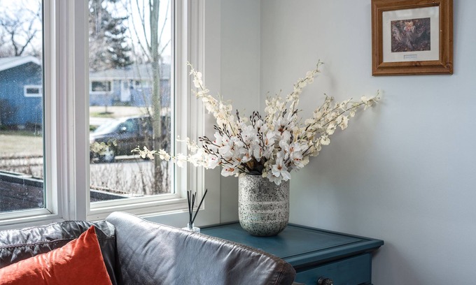 Southwest Calgary House | E@HOME Entire house 5BR2BA&Central by chinook mall