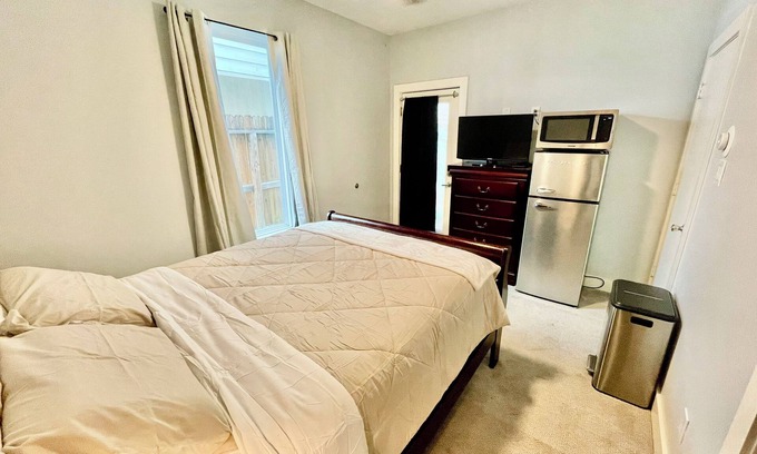 South Central Houston House | EADO Essentials Suite with Fridge, Microwave, WiFi and AC