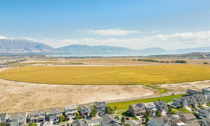 Eagle Mountain House | Eagle's Nest a 4-bedroom house in amazing Eagle Mountain! Pet Friendly!