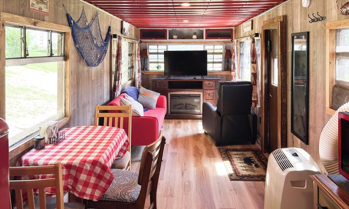 West Hickory Cabin | Eagle's Peak Cozy Cabin