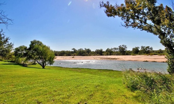 Llano House | Eagle’s Grotto Riverside Retreat - 5 Acres on Llano River
