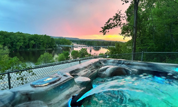 De Soto Cabin | Eagles Nest Hideaway