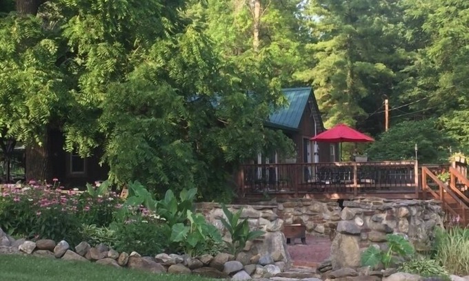 Marshall Cabin | Eagles Rise Cabin on Sugar Creek with hot tub