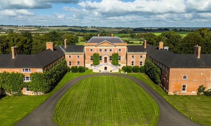 Hambridge House | Earnshill House - Eight Bedroom House, Sleeps 16