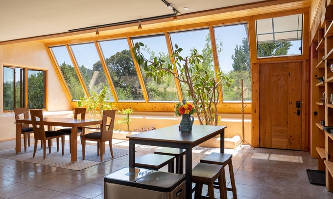 Santa Fe House | Earthship retreat + 2 spa hot tubs w/waterfall + Incredible Mountain Views
