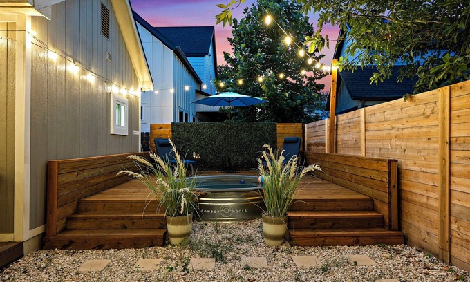 Chestnut House | East ATX Bungalow 3 Bedroom 2 Bathroom Cowboy Pool, Fire Pit and Grill