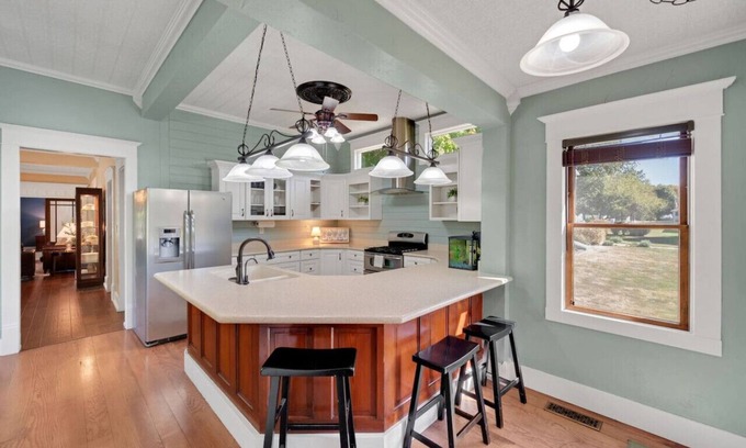 Sheffield House | East Farnham Listing