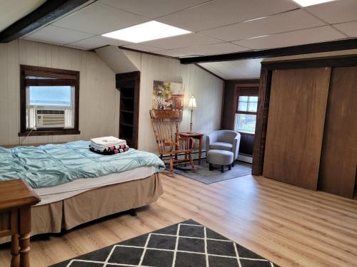 East Granby House | East Granby with AC and WiFi 3 minute to Bradley