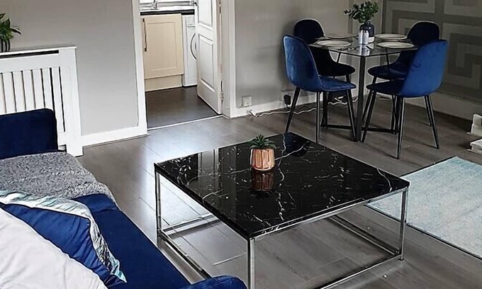 Helensburgh Apartment | East King Street Apartment is a modern 1st Floor Apartment with balcony seating area near town ce...