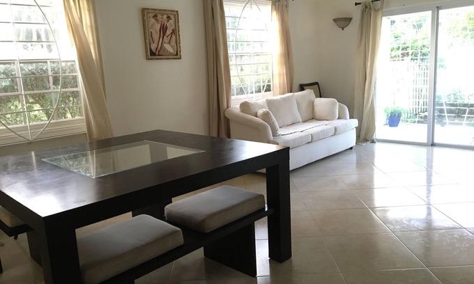Rowans House | EASTER SPECIAL - Sunny 2-bedroom townhouse in quiet gated community