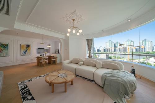 Huangpu Apartment | Eastern Hub - Bund Branch Simply Luxurious 4 King Beds, Big French Windows with Bund Views