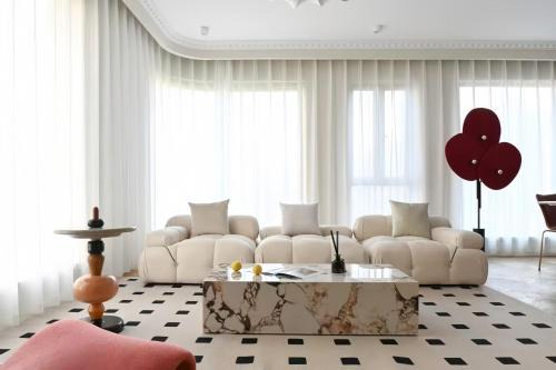Huangpu Apartment | Eastern Hub - Bund Branch Yuyuan Garden Artistic 3bedroom with Bund View