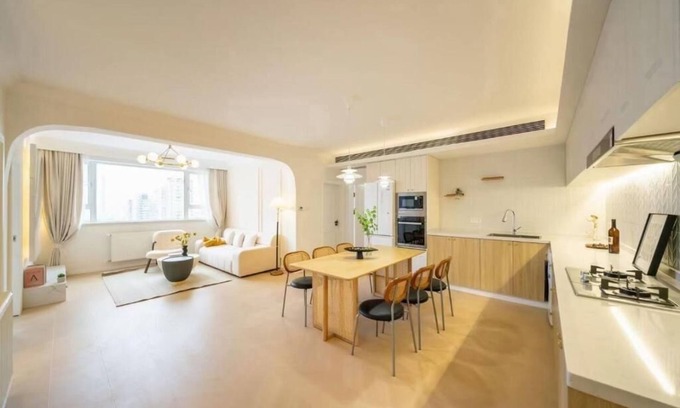 Huangpu Apartment | Eastern Hub - Warm 4Bedroom Apartment with Huangpu River View