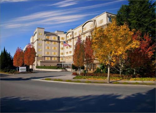 Lake Hills Hotel | Eastgate Hotel - BW Signature Collection
