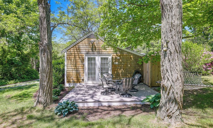 Eastham Apartment | Eastham Studio w/Furnished Deck: 2 Mi to Beach!