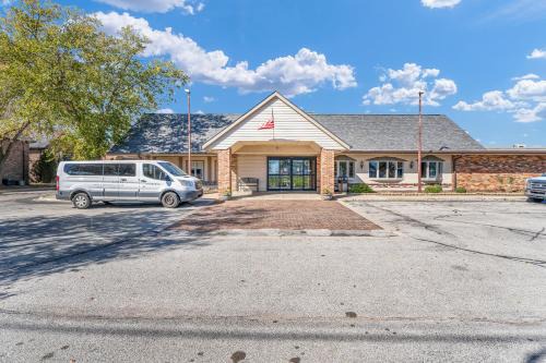 Urbana Hotel | Eastlake Suites Hotel & Conference Center By OYO Urbana