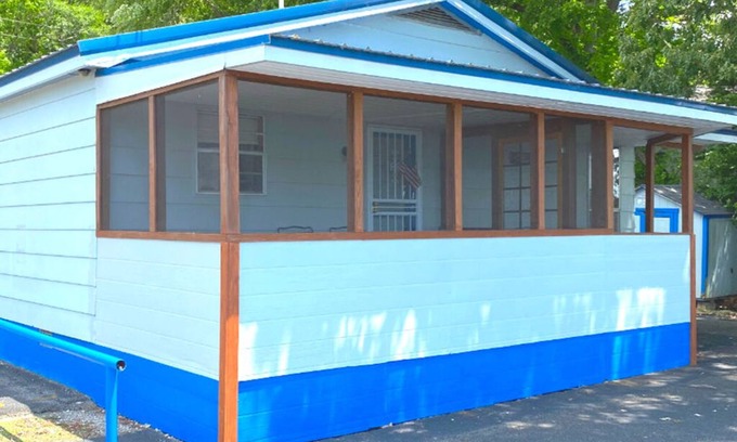 Iuka Cabin | Eastport Cabin 2 - Pickwick Lake - Marina Views