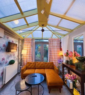 Elm Park House | Easy London Access 9mins Walk to Elm Park Station & Near City Airport