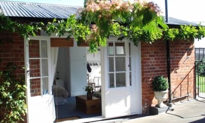 Havelock North Cottage | Easy walking to Havelock North's charming village