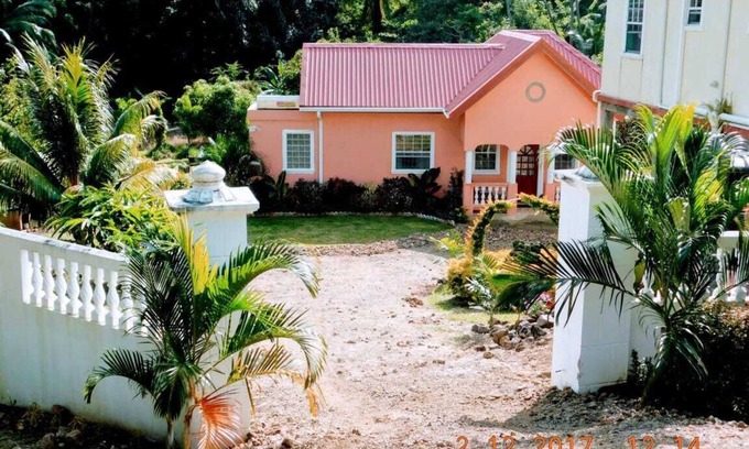 Bois d'Orange Cottage | Echoed Small Cottage