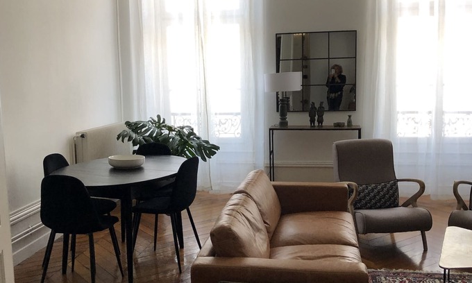 Centre Condo | Eclectic Haussmanian apartment lots of charm very central
