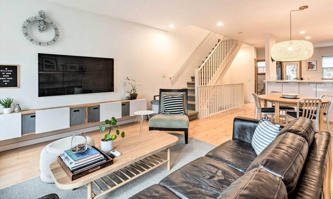 Atlantic House | Eclectic Seattle Townhome < 3 Mi to Downtown!