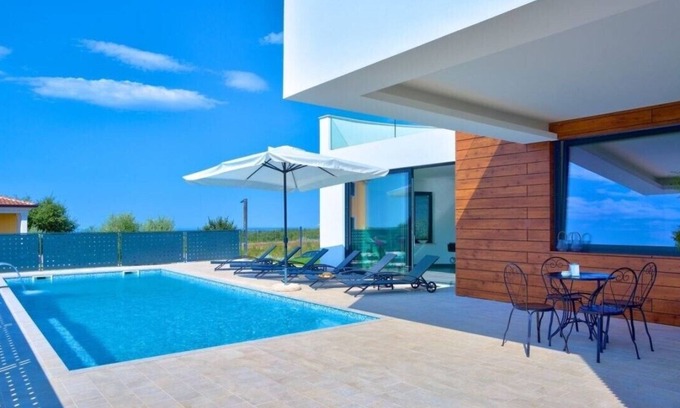 Farini Villa | Eco-friendly Villa Aria with a pool and a party room