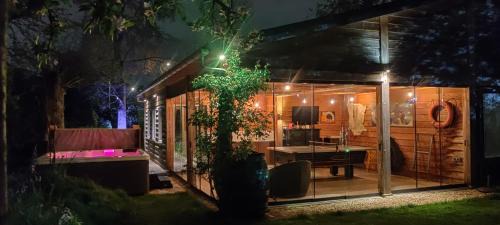 Tilburg House | Ecolodge Tilburg met zwembad in groene oase bij centrum
