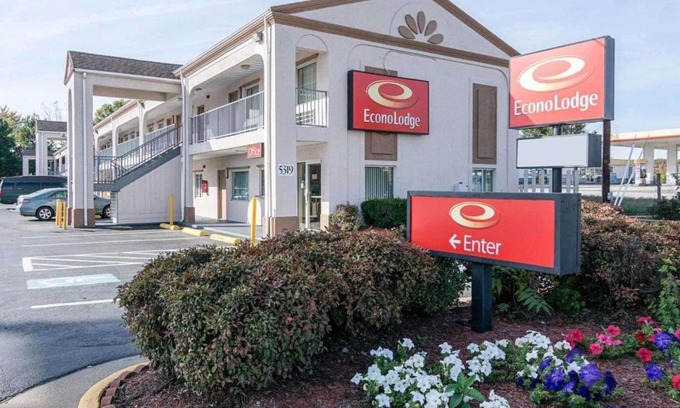 Fredericksburg Cabin | Econo Lodge Fredericksburg near I-95