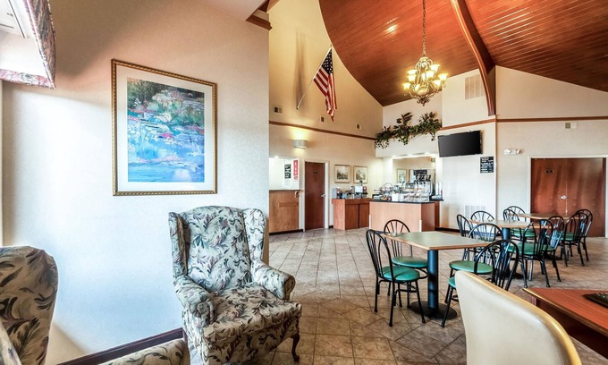 Middletown Hotel | Econo Lodge Inn & Suites